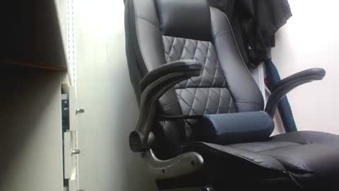 Snapshot of gardensman_561 chatting on October 8, 6:56 pm Panty Lover online show from October 8, 6:56 pm