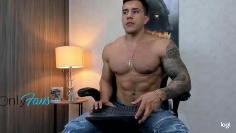 Snapshot of garret_alvin_ chatting on December 6, 10:52 pm Garret online show from December 6, 10:52 pm