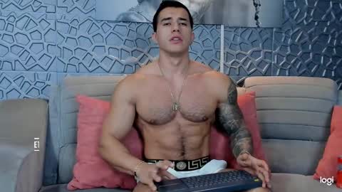 Snapshot of garret_alvin_ chatting on January 8, 6:31 am Garret online show from January 8, 6:31 am