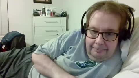 Snapshot of garyg930 chatting on October 6, 2:16 am Gary online show from October 6, 2:16 am