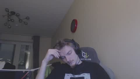 Snapshot of gasturfahe chatting on February 7, 3:45 am gasturfahe online show from February 7, 3:45 am