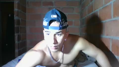 Snapshot of gattitosexy_95 chatting on October 4, 4:45 pm gattitosexy_95 online show from October 4, 4:45 pm