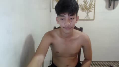 Snapshot of gentlemanlustx chatting on October 6, 5:23 am Rayl online show from October 6, 5:23 am