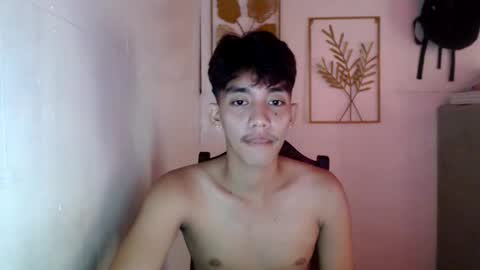Snapshot of gentlemanlustx chatting on October 12, 11:43 pm Rayl online show from October 12, 11:43 pm
