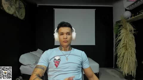 independent model online show from January 22, 7:35 am