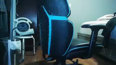 Snapshot of giantdick4u1991 chatting on September 18, 8:33 pm giantdick4u1991 online show from September 18, 8:33 pm