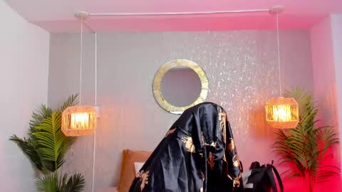 Gio Carangi online show from April 19, 2:33 am