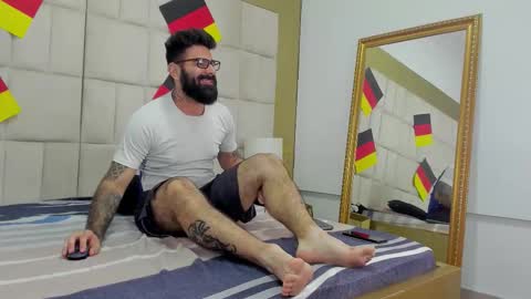 Snapshot of gio_lorenz chatting on September 30, 3:04 pm GIO AND LORENZ online show from September 30, 3:04 pm