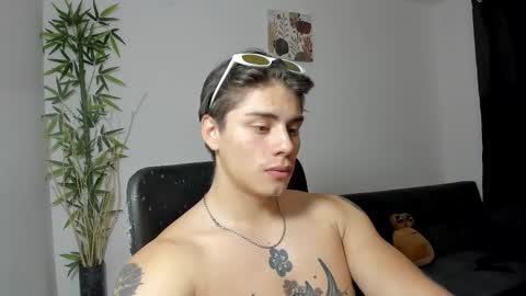 Snapshot of gio_russo chatting on February 18, 11:30 pm GioRusso online show from February 18, 11:30 pm