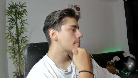 Snapshot of gio_russo chatting on February 3, 4:10 pm GioRusso online show from February 3, 4:10 pm