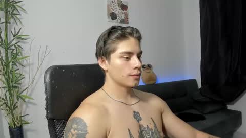 Snapshot of gio_russo chatting on December 28, 10:23 pm GioRusso online show from December 28, 10:23 pm