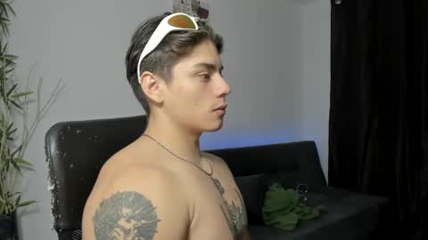 Snapshot of gio_russo chatting on December 13, 5:38 am GioRusso online show from December 13, 5:38 am