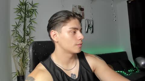 Snapshot of gio_russo chatting on January 17, 4:17 am GioRusso online show from January 17, 4:17 am