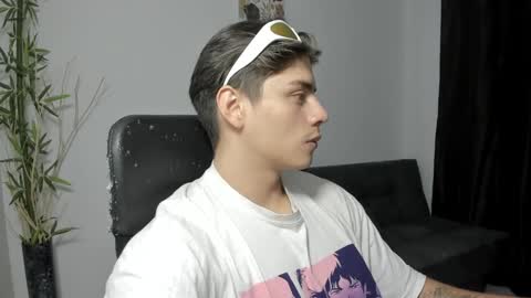 Snapshot of gio_russo chatting on December 13, 9:09 pm GioRusso online show from December 13, 9:09 pm