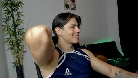 Snapshot of gio_russo chatting on February 6, 12:00 am GioRusso online show from February 6, 12:00 am