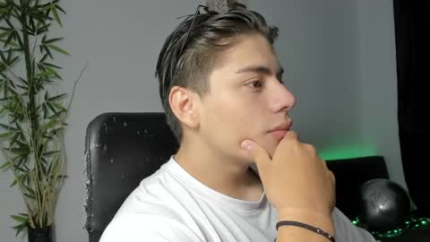 Snapshot of gio_russo chatting on January 29, 1:49 pm GioRusso online show from January 29, 1:49 pm
