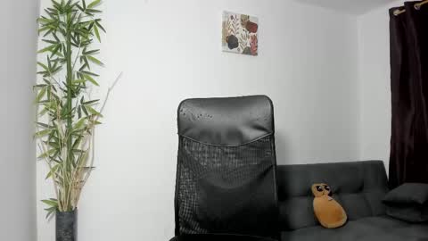 Snapshot of gio_russo chatting on February 24, 3:33 am GioRusso online show from February 24, 3:33 am