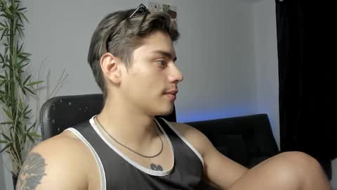 Snapshot of gio_russo chatting on December 20, 9:39 pm GioRusso online show from December 20, 9:39 pm