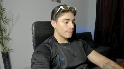Snapshot of gio_russo chatting on December 10, 6:06 pm GioRusso online show from December 10, 6:06 pm