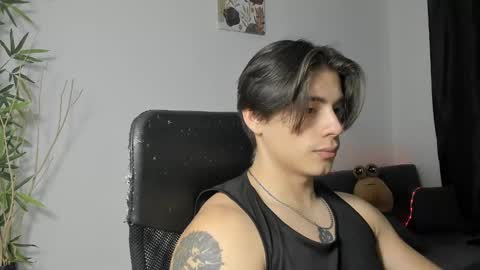 Snapshot of gio_russo chatting on January 3, 1:38 am GioRusso online show from January 3, 1:38 am