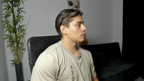Snapshot of gio_russo chatting on February 9, 1:23 am GioRusso online show from February 9, 1:23 am