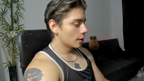 Snapshot of gio_russo chatting on January 11, 2:30 am GioRusso online show from January 11, 2:30 am