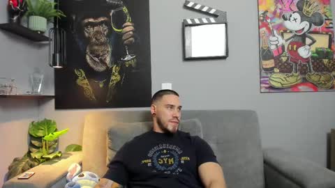 Snapshot of giorgio_leone2 chatting on February 18, 11:30 pm Giorgio leone online show from February 18, 11:30 pm