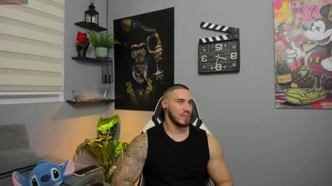 Snapshot of giorgio_leone2 chatting on December 23, 10:33 pm Giorgio leone online show from December 23, 10:33 pm