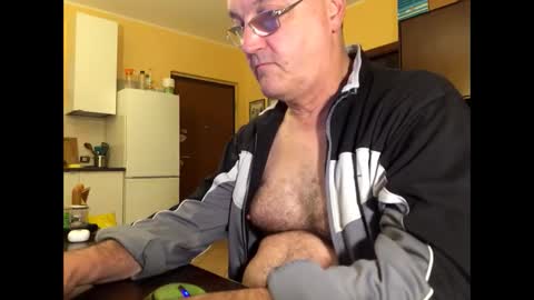 Snapshot of giovanni_1964 chatting on October 19, 4:50 am giovanni_1964 online show from October 19, 4:50 am
