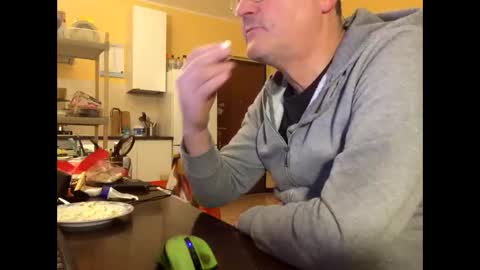 Snapshot of giovanni_1964 chatting on December 22, 8:14 pm giovanni_1964 online show from December 22, 8:14 pm