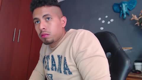 Snapshot of girge23 chatting on December 29, 3:57 pm piggy boy online show from December 29, 3:57 pm