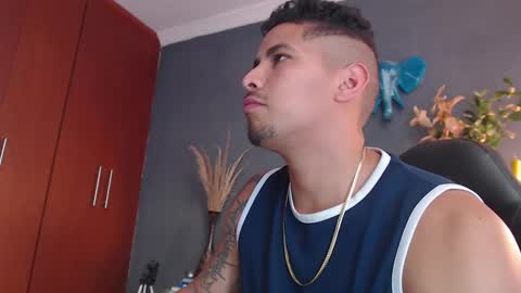Snapshot of girge23 chatting on December 3, 8:39 pm piggy boy online show from December 3, 8:39 pm