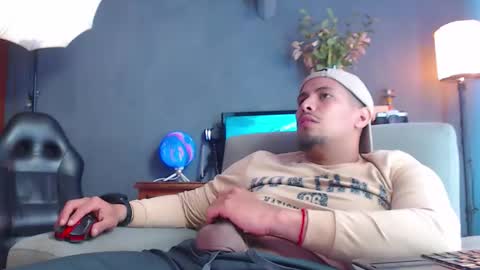 Snapshot of girge23 chatting on October 15, 4:47 pm piggy boy online show from October 15, 4:47 pm
