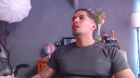 Snapshot of girge23 chatting on September 18, 6:54 pm piggy boy online show from September 18, 6:54 pm