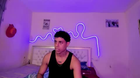 Snapshot of glader_guy chatting on September 25, 9:57 pm only for you bby online show from September 25, 9:57 pm