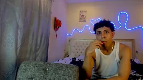 Snapshot of glader_guy chatting on September 21, 8:20 pm only for you bby online show from September 21, 8:20 pm