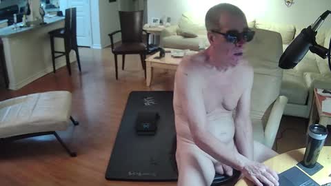 Snapshot of glennbootycam chatting on October 6, 2:27 am glennbitch online show from October 6, 2:27 am