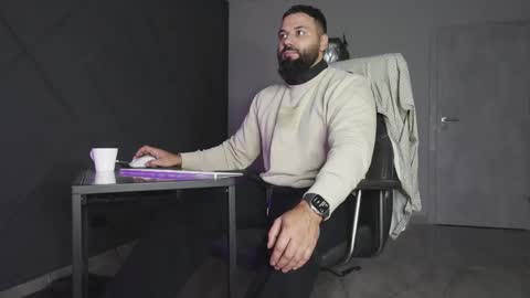 Matthew .. for short call me Matt online show from November 1, 11:20 pm