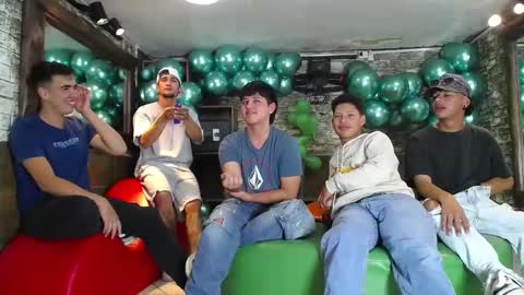 Snapshot of gnecos chatting on February 10, 8:10 pm THOMAS AND DAMIAND online show from February 10, 8:10 pm