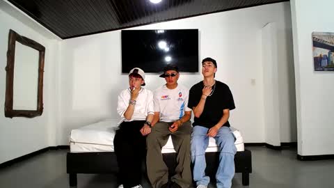 Snapshot of gnecos chatting on October 2, 6:23 pm THOMAS AND DAMIAND online show from October 2, 6:23 pm