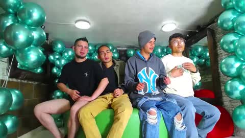 Snapshot of gnecos chatting on January 25, 4:13 pm THOMAS AND DAMIAND online show from January 25, 4:13 pm