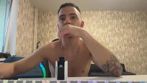 Golden boyyy21 online show from February 1, 7:47 am