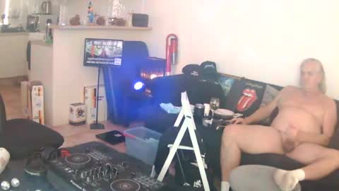 goldyguy011 online show from July 25, 2:19 am