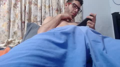 Snapshot of gollfather97 chatting on December 10, 3:01 pm julin Andrs online show from December 10, 3:01 pm