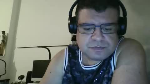 Snapshot of gomezgonz5 chatting on September 15, 9:49 pm gomezgonz5 online show from September 15, 9:49 pm