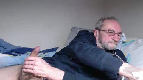 Snapshot of grandpa_mark chatting on February 28, 12:10 am Mark online show from February 28, 12:10 am