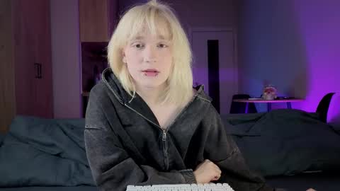 Snapshot of gregory_byyrd chatting on October 17, 9:08 pm Greg-independent model online show from October 17, 9:08 pm