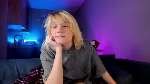 Snapshot of gregory_byyrd chatting on December 22, 5:23 am Greg-independent model online show from December 22, 5:23 am