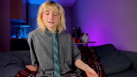 Snapshot of gregory_byyrd chatting on December 27, 8:18 pm Greg-independent model online show from December 27, 8:18 pm