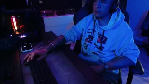 Snapshot of guayaco_ chatting on October 31, 2:57 am Guayaco online show from October 31, 2:57 am